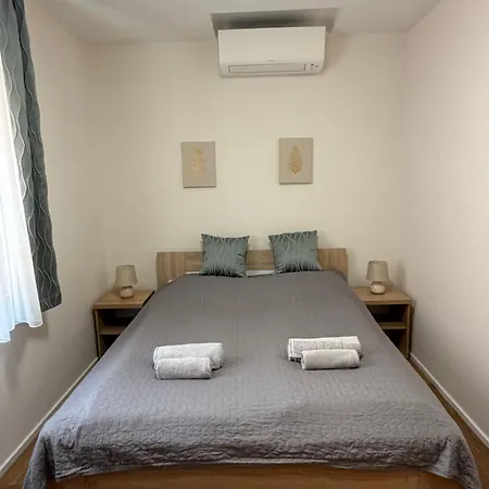 Pater Apartment *