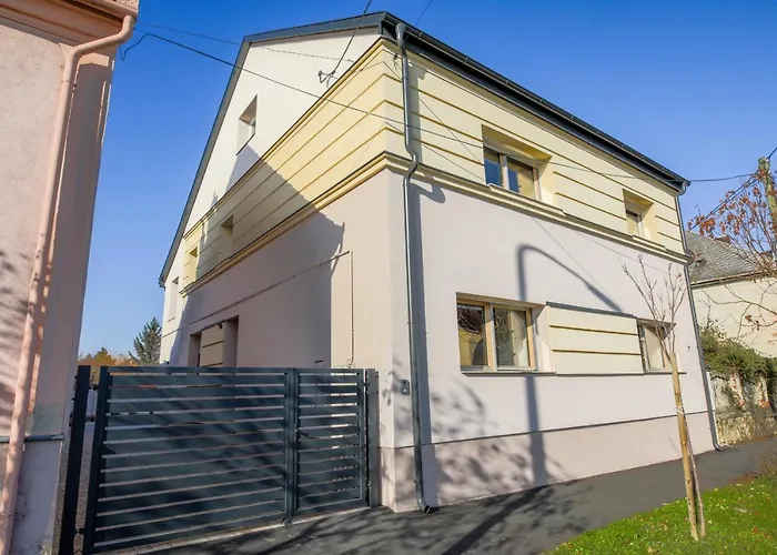 Pater Apartment *